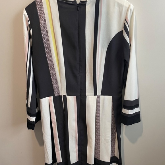 H&M pleated dress size 8 - Picture 2 of 3